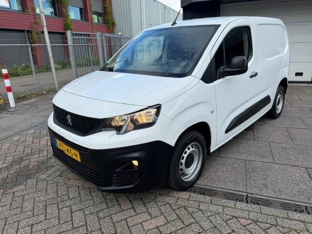 Peugeot PARTNER 1.2 PureTech Premium AIRCO I NAVI I PDC I APPLE CARPLAY I ANDROID AUTO I 1e EIGENAAQR I COMPLETE ONDERHOUDSHISTORIE