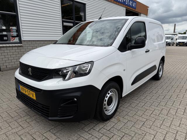 Peugeot PARTNER 1.2 PureTech Premium / benzine grijs kenteken / euro 6 / vaste prijs rijklaar ¤ 11.750 ex btw / lease vanaf ¤ 198 / airco / cruise / navi / raam in de schuifdeur / Apple Carplay Android auto