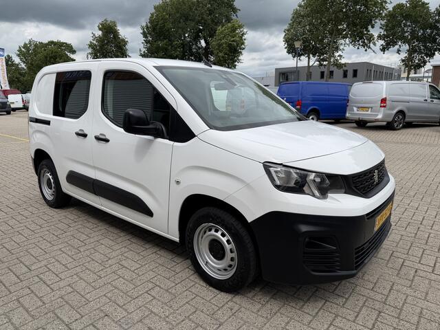 Peugeot PARTNER 1.2 PureTech Premium / benzine grijs kenteken / euro 6 / vaste prijs rijklaar ¤ 11.750 ex btw / lease vanaf ¤ 198 / airco / cruise / navi / raam in de schuifdeur / Apple Carplay Android auto