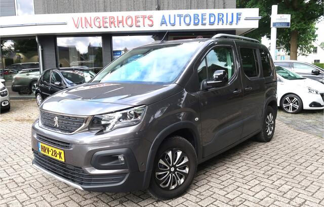 Peugeot Rifter 130 Pk Benzine * AUTOMAAT * Hele Luxe Allure * * Panoramadak * Spotify en Navigatie via Android Auto / Apple Car Play * Achteruitrij Parkeer Camera * Voor en Achter Sensoren * Climate & Cruise Control * Vingerhoets; Vierde Generatie Eersteklas Service !