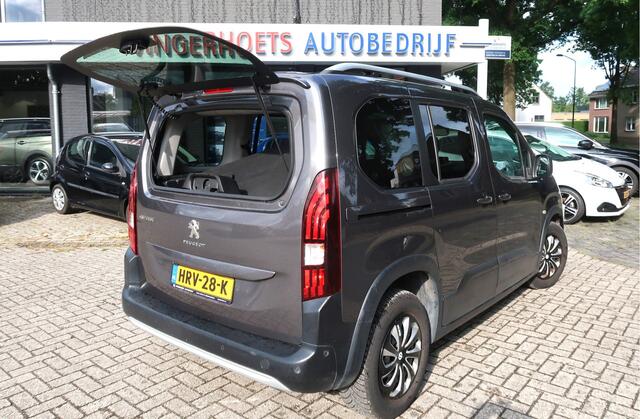 Peugeot Rifter 130 Pk Benzine * AUTOMAAT * Hele Luxe Allure * * Panoramadak * Spotify en Navigatie via Android Auto / Apple Car Play * Achteruitrij Parkeer Camera * Voor en Achter Sensoren * Climate & Cruise Control * Vingerhoets; Vierde Generatie Eersteklas Service !
