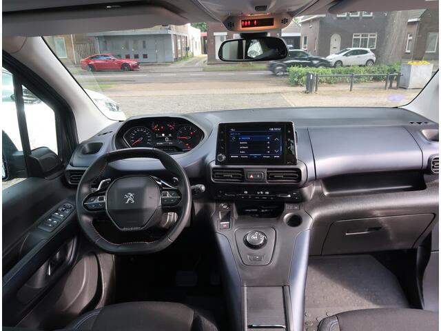 Peugeot Rifter 130 Pk Benzine * AUTOMAAT * Hele Luxe Allure * * Panoramadak * Spotify en Navigatie via Android Auto / Apple Car Play * Achteruitrij Parkeer Camera * Voor en Achter Sensoren * Climate & Cruise Control * Vingerhoets; Vierde Generatie Eersteklas Service !