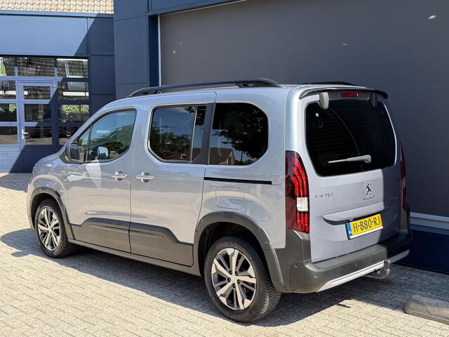 Peugeot Rifter 1.2 Turbo 130 PK GT-Line Automaat | Meest Complete Uitvoering! | Lage Km stand: 35914 Panorama dak | Trekhaak 1200 KG | All season banden | Dodehoek detectie | 2x Zijschuifdeur | Climate Control | Camera | Cruise Control | 17" Lichtmetalen Velgen | Achterklep met Separate Ruit |