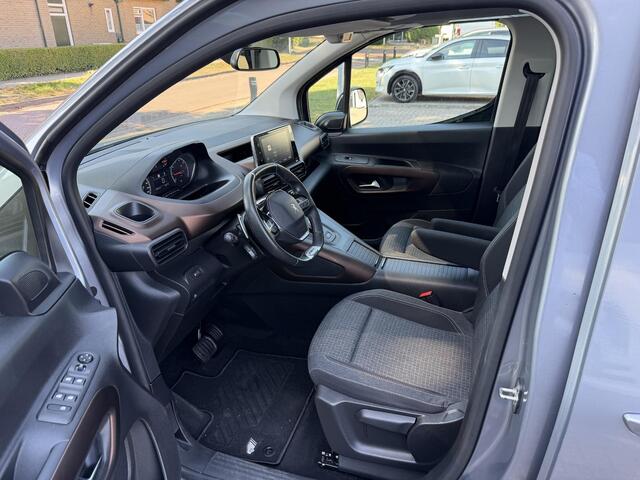 Peugeot Rifter 1.2 Turbo 130 PK GT-Line Automaat | Meest Complete Uitvoering! | Lage Km stand: 35914 Panorama dak | Trekhaak 1200 KG | All season banden | Dodehoek detectie | 2x Zijschuifdeur | Climate Control | Camera | Cruise Control | 17" Lichtmetalen Velgen | Achterklep met Separate Ruit |