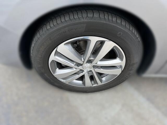 Peugeot Traveller e-Traveller 50 kWh Business VIP 33.0000 EX BTW 8-Zitter Panoramadak Leder Navi Head-Up Camera Massage 17 Inch