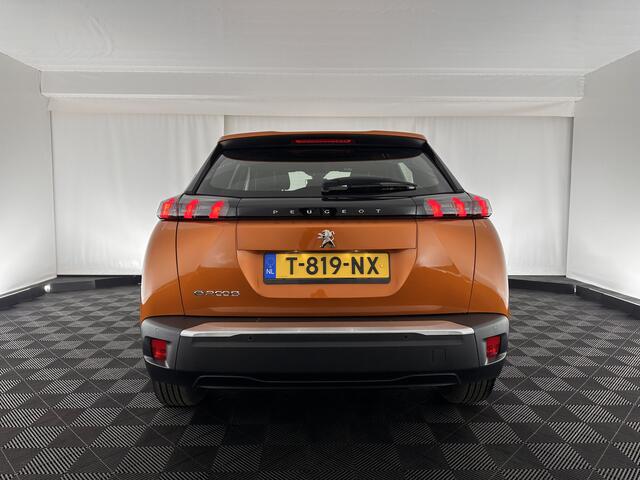 Peugeot e-2008 EV Active Pack 50 kWh [ 3-Fase ] (INCL.BTW) *FULL-LED | APPLE-CARPLAY | COMFORT-SEATS | KEYLESS | ECC | PDC | CRUISE*