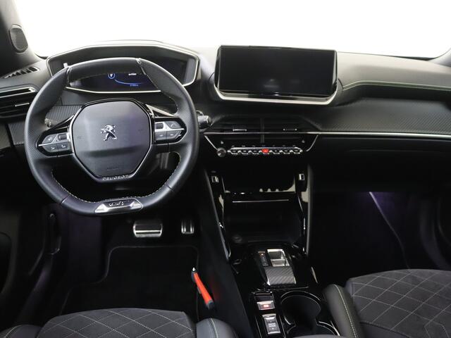 Peugeot e-2008 EV GT 50 kWh | Parkeercamera | Stoelverwarming | Navigatie