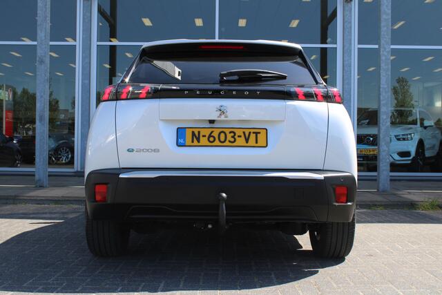 Peugeot e-2008 EV Allure Pack 50 kWh | Verw. Voorstoelen | Afn. Trekhaak | Keyless | 360 Camera