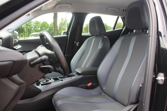 Peugeot e-2008 EV Allure 50 kWh / Camera / Half leder / Virtual Cockpit / 17'' / LED Koplampen / Keyless / Navigatie / Stoelverwarming / Cruise Control