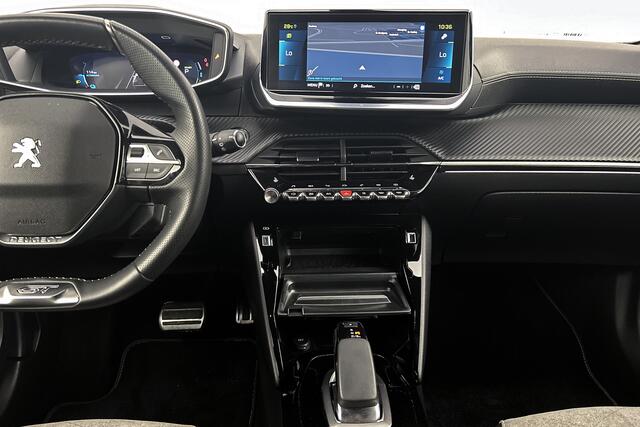 Peugeot e-2008 | Camera | LED | Stoelverwarming | Apple Carplay | Parkeersensoren EV GT 50 kWh