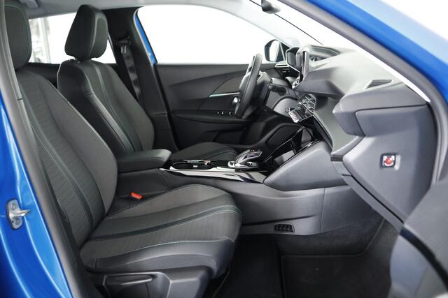 Peugeot e-2008 EV Allure Pack 50 kWh / LED / CarPlay / Navi / 3D Cockpit / Cam