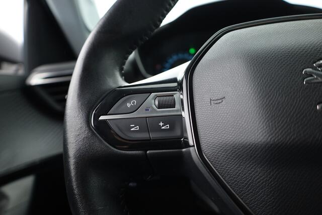 Peugeot e-2008 EV Allure 50 kWh | Apple CarPlay & Android Auto | All seasons | Clima | Cruise