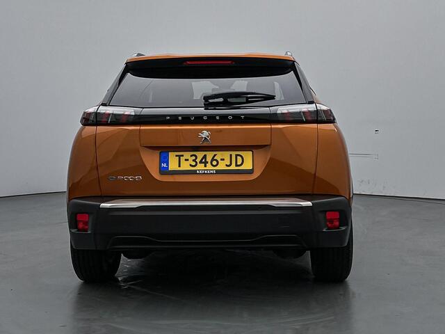 Peugeot e-2008 SUV Style 50 kWh 136PK Automaat | Navigatie via Apple CarPlay / Android Auto | 3-fase laden | Achteruitrijcamera | Climate Control | Cruise Control | Parkeersensoren | Bluetooth | DAB+ radio | Led koplampen | Donker getint glas | 16" lichtmetalen velgen |