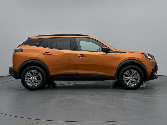 Peugeot e-2008 SUV Style 50 kWh 136PK Automaat | Navigatie via Apple CarPlay / Android Auto | 3-fase laden | Achteruitrijcamera | Climate Control | Cruise Control | Parkeersensoren | Bluetooth | DAB+ radio | Led koplampen | Donker getint glas | 16" lichtmetalen velgen |