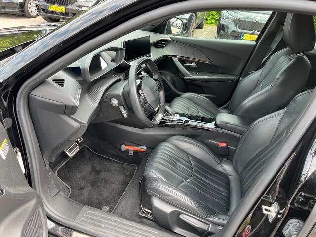 Peugeot e-2008 EV GT 50 kWh / Full option! / Panoramadak / Camera / Leder / Virtual Cockpit / Navigatie / Keyless / Cruise Control / Dodehoek detectie