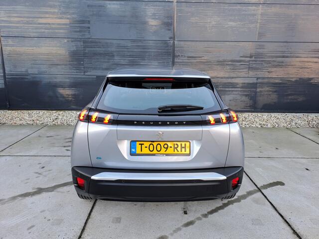 Peugeot e-2008 EV Active Pack 50 kWh | Parkeercamera | Carplay