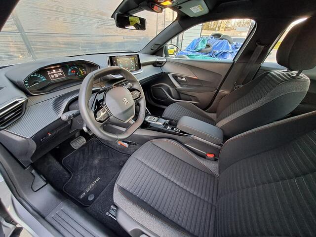 Peugeot e-2008 EV Active Pack 50 kWh | Parkeercamera | Carplay