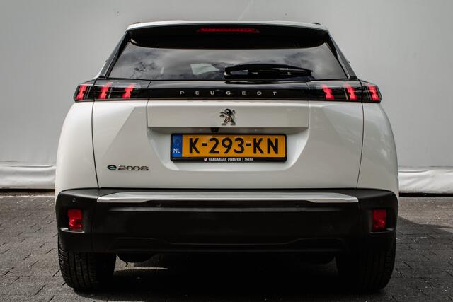Peugeot e-2008 EV Blue Lease Allure 50 kWh 3-Fase/ Carplay/ DAB/ Camera/ Adapt. cruise