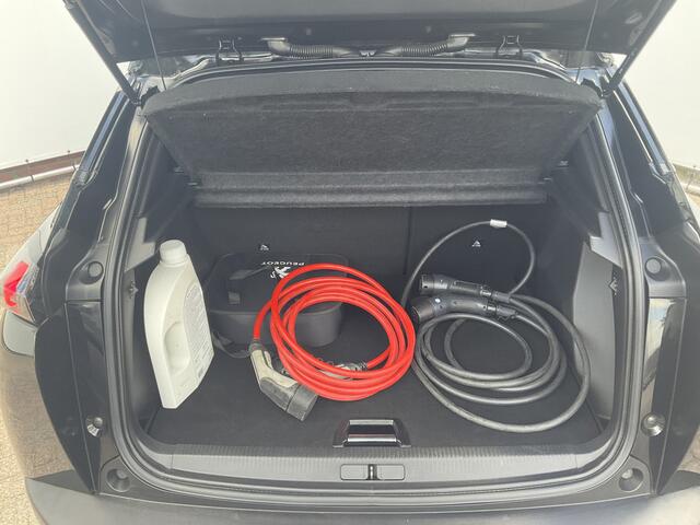 Peugeot e-2008 EV Allure 50 kWh Carplay Navigatie Black Beauty Tel Lader