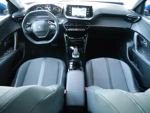 Peugeot e-2008 EV Allure 50 kWh | Stoelverwarming | Lichtmetalen velgen | Parkeersensoren | Cruise control | Climate control | Keyless entry & start | Navigatie | Led
