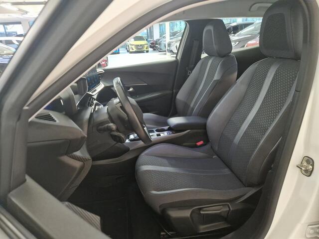 Peugeot e-2008 EV Allure 50 kWh | Navigatie | Adaptieve Cruise Control | Achteruitrijcamera | Parkeersensoren voor en achter