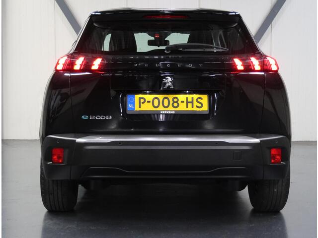 Peugeot e-2008 Active 50kWh 136PK | 1ste eigenaar | 3 FASE | AppleCarPlay/AndroidAuto | Armsteun | Climate Control | Cruise Control | FULL LED | Navigatie | Parkeersensoren | Isofix |
