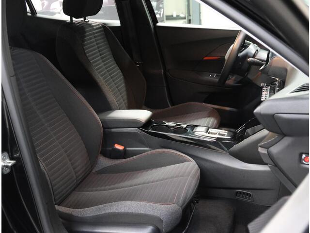 Peugeot e-2008 Active 50kWh 136PK | 1ste eigenaar | 3 FASE | AppleCarPlay/AndroidAuto | Armsteun | Climate Control | Cruise Control | FULL LED | Navigatie | Parkeersensoren | Isofix |