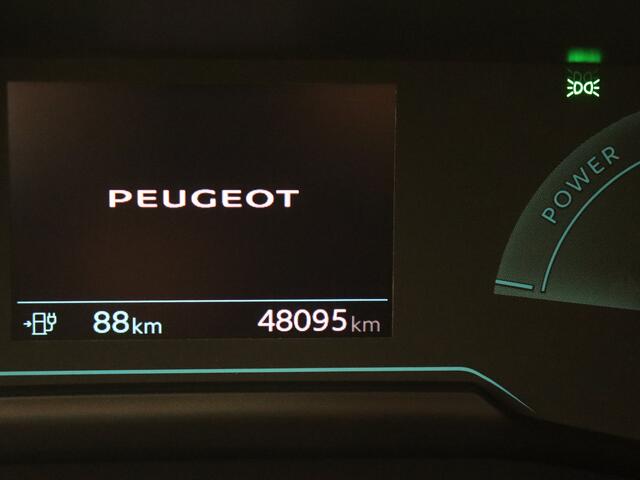 Peugeot e-2008 EV Active Pack 50 kWh | Navi | Camera | Carplay |