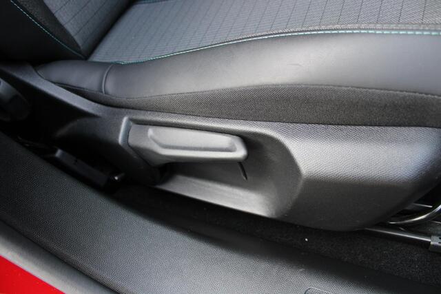 Peugeot e-2008 EV Allure Pack 50 kWh Airco Navi Camera Carplay Dealer onderhouden