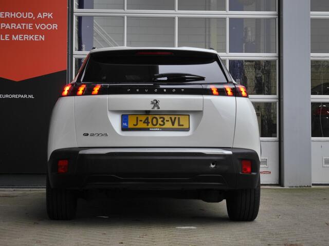 Peugeot e-2008 EV Allure 50 kWh | Adaptive cruise control | Navigatie | Achteruitrijcamera | Lichtmetalen velgen | 3 Fase | Extra getint glas | Keyless start | Stoelverwarming