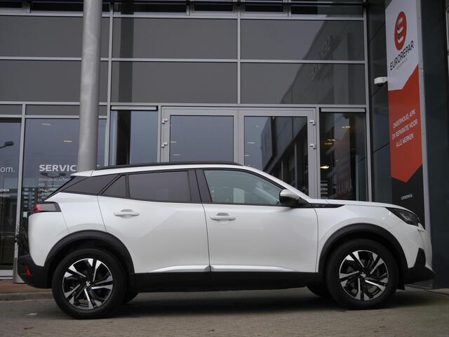Peugeot e-2008 EV Allure 50 kWh | Adaptive cruise control | Navigatie | Achteruitrijcamera | Lichtmetalen velgen | 3 Fase | Extra getint glas | Keyless start | Stoelverwarming
