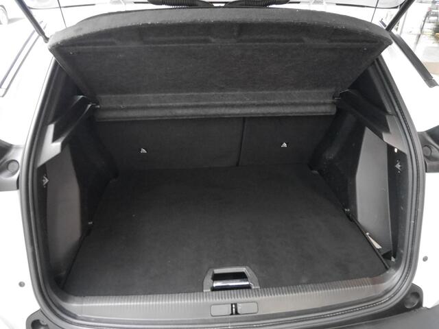 Peugeot e-2008 EV Allure 50 kWh | Adaptive cruise control | Navigatie | Achteruitrijcamera | Lichtmetalen velgen | 3 Fase | Extra getint glas | Keyless start | Stoelverwarming