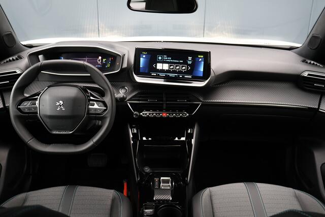 Peugeot e-2008 EV Allure Pack 50 kWh | Nieuwstaat! | 3D I-cockpit | Half Leder | Adaptieve Cruise | Camera | Lichtmetaal | Apple Carplay / Android Auto