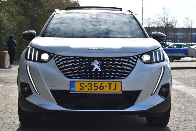 Peugeot e-2008 EV GT Pack 50 kWh 3-FASE VOL, OPEN DAK, CAMERA, DIGITALE TELLERS, CARPLAY, ADAPT.CC, FULL LED, 4SEASONS