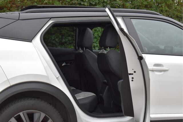 Peugeot e-2008 EV GT Pack 50 kWh 3-FASE VOL, OPEN DAK, CAMERA, DIGITALE TELLERS, CARPLAY, ADAPT.CC, FULL LED, 4SEASONS