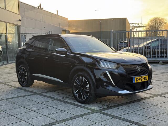Peugeot e-2008 EV GT 50 kWh | Panorama | Trekhaak | Navi | Camera |