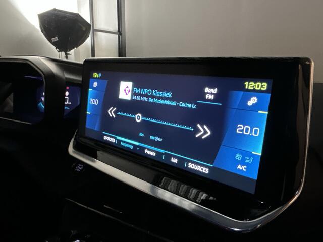 Peugeot e-2008 EV Allure 50 kWh Panoramadak | Cruise Control | 18 "Inch LM Velgen