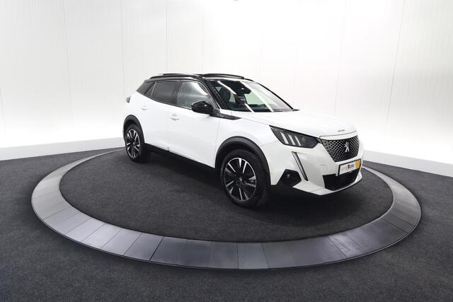 Peugeot e-2008 EV GT Pack 50 kWh |SOH=92,5%| Schuif-/Kanteldak | Adaptieve Cruise Control | Camera | Dodehoekdetectie |