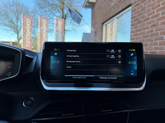 Peugeot e-2008 EV Allure 50 kWh GROOT.NAVI / HALF.LEER / CAMERA / 17 INCH LMV /