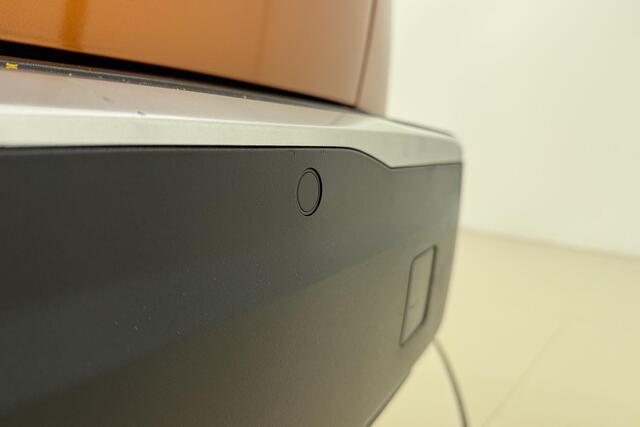 Peugeot e-2008 EV Allure Pack 50 kWh 100% Elektrisch | Camera | Navigatie | Lichtmetalen velgen | Stoelverwarming | Cruise Control | Airco | 3-D Instrumentenpaneel | Dealer onderhouden