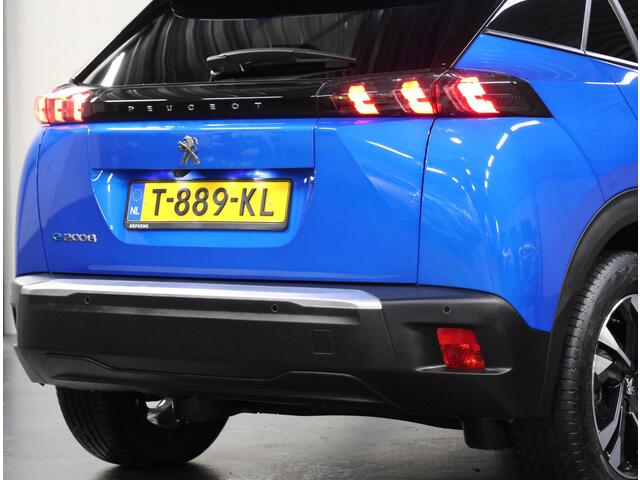 Peugeot e-2008 Allure Pack 50kWh 136PK | 1ste eigenaar | AppleCarplay/Android Auto | Armsteun | 17"LMV | Camera | AUTOMAAT | Keyless | Cruise Control | Climate Control | FULL LED | Isofix | Parkeersensoren |Privacy Glass |