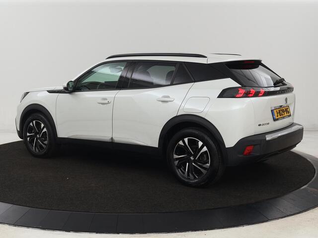 Peugeot e-2008 EV Allure 50 kWh | 3 Fase | Panoramadak | Adaptive cruise | Keyless | Camera | Carplay | Half leder | Navigatie