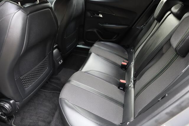 Peugeot e-2008 EV GT 50 kWh TREKHAAK-AFN PANO CARPLAY STOELVER. CRUISE 360-CAMERA HALF-LEER CRUISE CLIMA NAVI 2XPDC 17''LMV