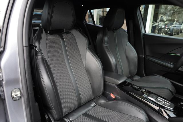 Peugeot e-2008 EV GT 50 kWh TREKHAAK-AFN PANO CARPLAY STOELVER. CRUISE 360-CAMERA HALF-LEER CRUISE CLIMA NAVI 2XPDC 17''LMV