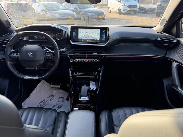Peugeot e-2008 EV GT Pack 50 kWh AUTOMAAT |PANORAMADAK | ACHTERUIT RIJ CAMERA| SPORT STOELEN| KEYLESS ENTRY/GO| NAVIGATIE | LED KOPLAMPEN | STOEL VERWARMING |