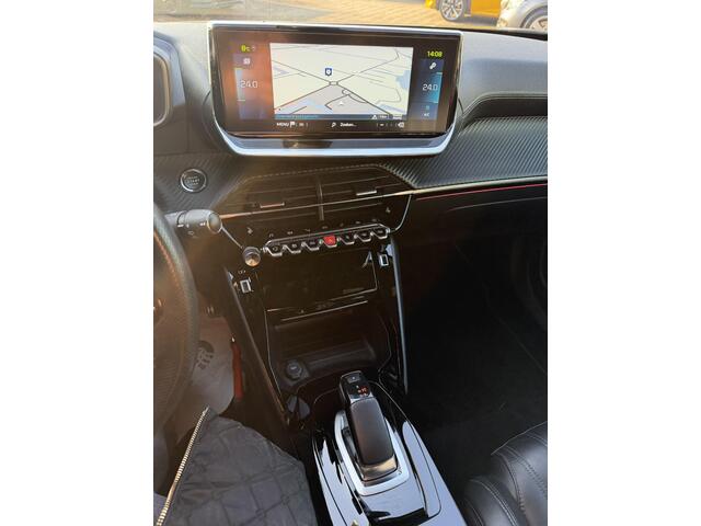 Peugeot e-2008 EV GT Pack 50 kWh AUTOMAAT |PANORAMADAK | ACHTERUIT RIJ CAMERA| SPORT STOELEN| KEYLESS ENTRY/GO| NAVIGATIE | LED KOPLAMPEN | STOEL VERWARMING |
