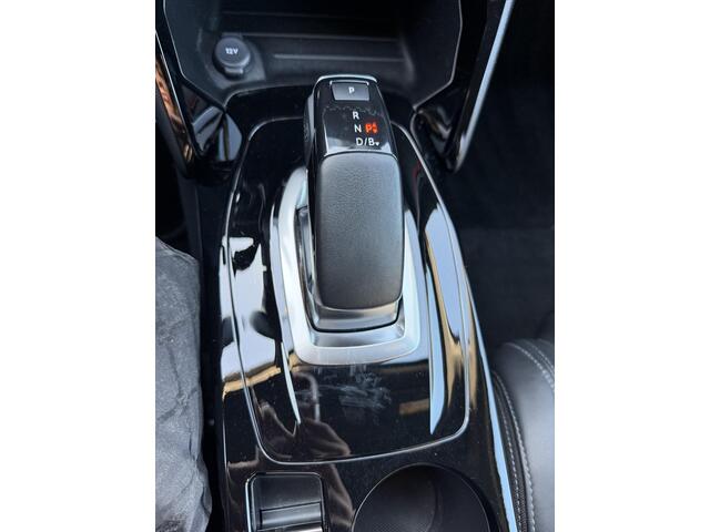 Peugeot e-2008 EV GT Pack 50 kWh AUTOMAAT |PANORAMADAK | ACHTERUIT RIJ CAMERA| SPORT STOELEN| KEYLESS ENTRY/GO| NAVIGATIE | LED KOPLAMPEN | STOEL VERWARMING |