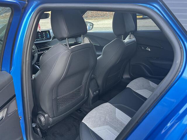 Peugeot e-2008 EV GT Pack 50 kWh SOH 90% | 3-Fase boordlader | Warmtepomp | Open Panoramadak | Camera | Stoelverwarming | Adaptieve Cruise Control | Full Option | Dealeronderhouden | Inclusief 12 mnd BOVAG garantie |