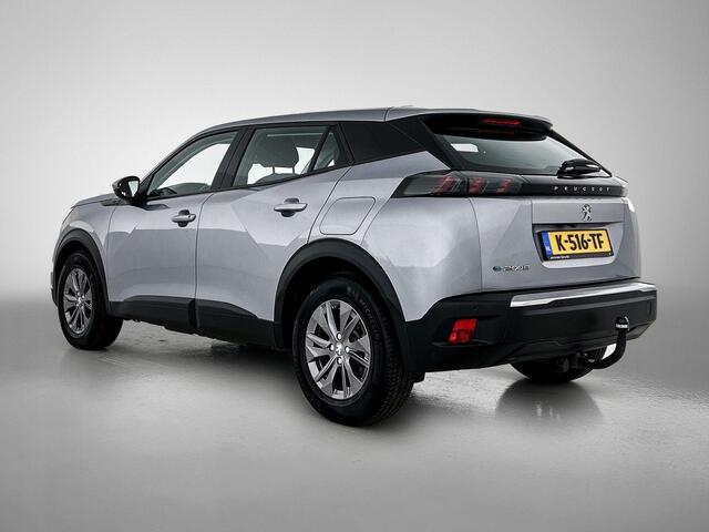 Peugeot e-2008 SUV EV Active Pack 50 kWh 136pk | Accu SOH 91,6% | Navigatie | Achteruitrijcamera | Climate Control | Cruise Control | Parkeersensoren | Led koplampen | Elektrisch inklapbare spiegels | Bluetooth | Apple CarPlay / Android Auto | DAB+ radio | Keyless start