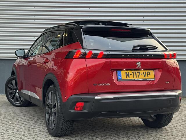 Peugeot e-2008 GT Pack 50kWh EV 136pk AUTOMAAT | SCHUIF/KANTELDAK | ALCANTARA | STOELVERW. | NAVI | KEYLESS | CAMERA | 18" 'EVISSA' | ADAPTIVE CRUISE